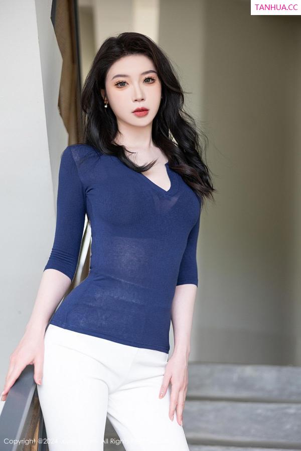 梦心玥  [XiuRen]高清写真图 2024.10.28 No.9355 梦心玥 丝袜美腿第3张图片